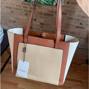 Women’s tote purse